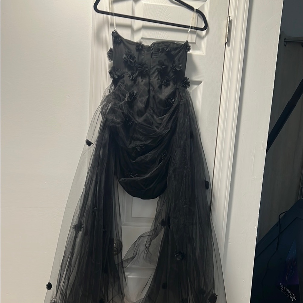 Elegant Black Strapless Evening Dress - Picture 7 of 9